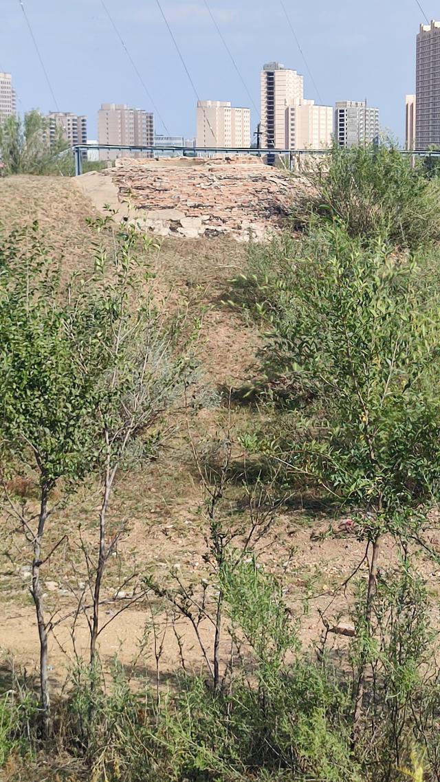 乌兰察布，铁军山与卧龙山及老虎山