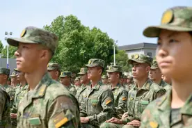 授衔！这应该是新兵最帅的时刻图片