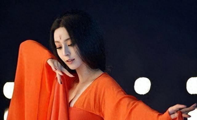 唐玄宗第一次临幸杨贵妃后，为何会彻底沦陷？道理很简单