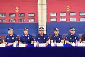 烈焰淬火铸新蓝 聚焦实战锻劲旅丨2024年新招录政府专职消防员浦东新训连考核验收暨成果展示图片