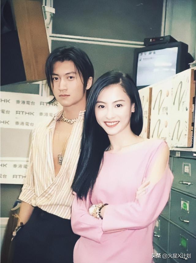 谢霆锋也没想到，张柏芝会因阅兵当天的一特殊举动，实现口碑暴增