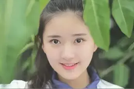 偶然看到赵露思18岁校服照，才知内娱白幼瘦审美，荼毒了她的认知图片