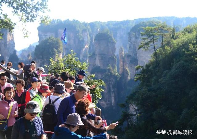 张家界咋成这样了？俩菜宰 844 元，四家店三个鬼秤！游客：再也不来了