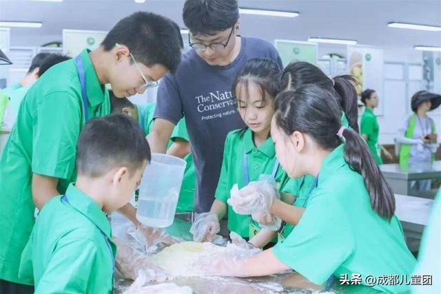 国庆去哪儿？草原金秋、潮汕舌尖味、熊猫守护……4条错峰优选线路，安排！