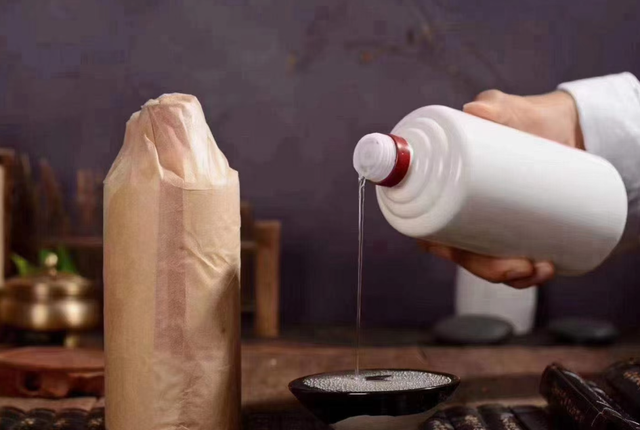 白酒依旧稳坐消费C位？白酒的核心底气	，刻在中国人的酒桌民俗里