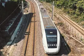 为一个镜头，特意来厦门！游客打卡厦门动车、飞机网红拍摄点图片