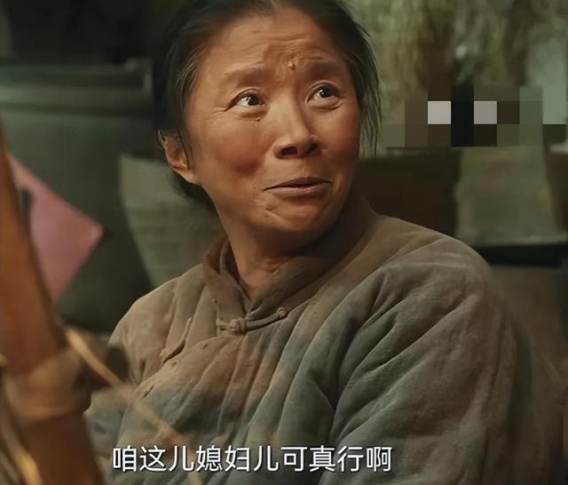 《生万物》3个土掉渣“老婆子”，年轻时美貌无双，颜值不输杨幂