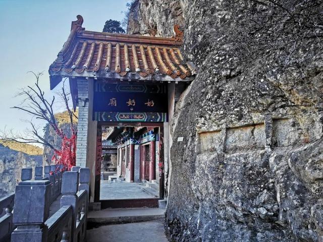 免费小众人还少：洛阳漏明崖，藏着北方小天坑与悬空寺