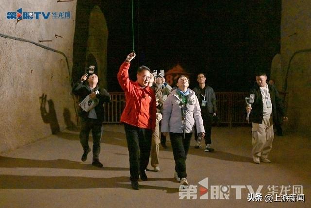 从水下题刻到山体工程奇迹 蒙曼在重庆涪陵“一山一水”中感叹古今传奇