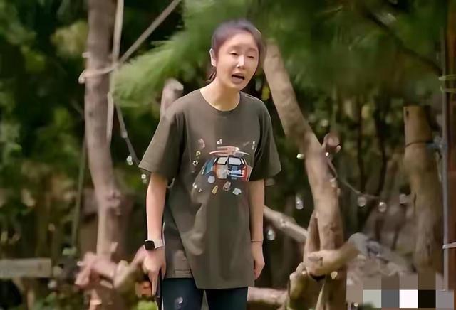 47岁林心如老到认不出！面部松弛憔悴沧桑，素颜打扮似农村大妈