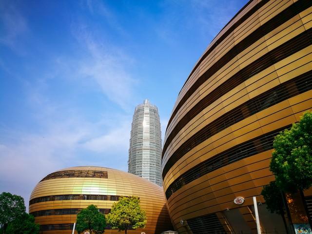 2025中国十大热门旅游城市排名，成都第3，郑州第5，重庆垫底！