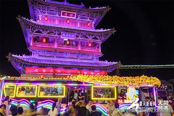 玫瑰音乐巴士启航：穿越古城的浪漫之旅