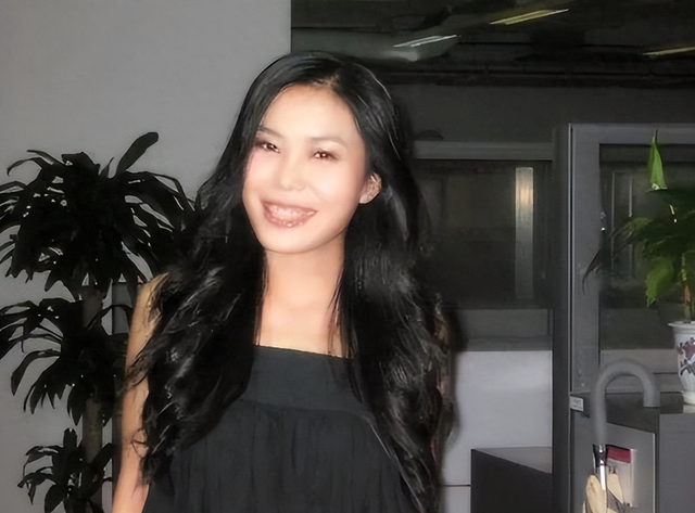 春晚爆红后，她洗完澡从23楼一跃而下，临终时最后喊了声“妈妈”