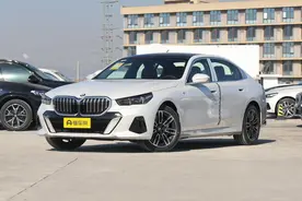 新车 | 换搭iDrive 9车机/43.99万元起售，2025款宝马5系长轴版到店图片