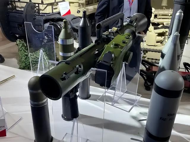 迷你导弹改写规则！5万美元拦截2万无人机，战争烧钱游戏迎新玩法