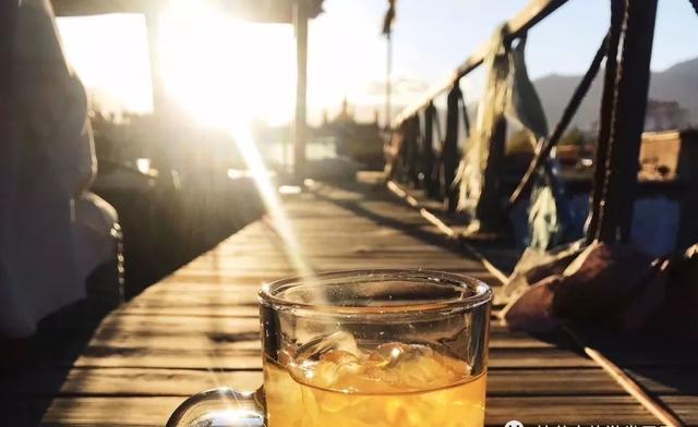 拉萨的冬天是16度的日光倾城，温暖到不想走。