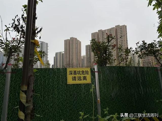 11岁男孩坠入小区通风井：烂尾楼“复活”后的悲剧