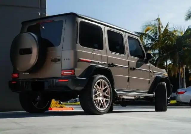 都是豪华越野车：宝马X8要来了，奔驰大G还能加价卖吗？