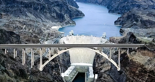 拉斯维加斯，一座建在沙漠中的城市，每年游客竟达4000万