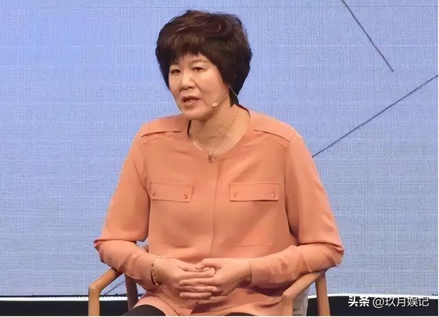从“铁榔头”到“整容狂魔”，64岁郎平大变样，差一点都认不出来