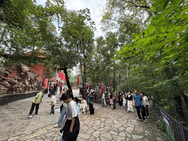 【网络中国节·中秋】人气十足！皇藏峪好热闹！