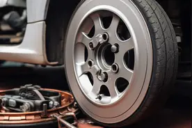 为什么电车取代油车是势在必行的事？3个原因太真实，很难改变！图片