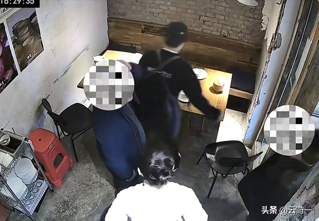 10人聚餐逃单后续：10人已社死，组局人身份被扒，张某正脸照曝光