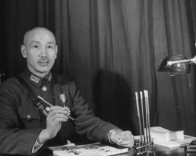 1975年蒋介石去世，消息传到大陆后，毛主席说了三个字，众人皆惊