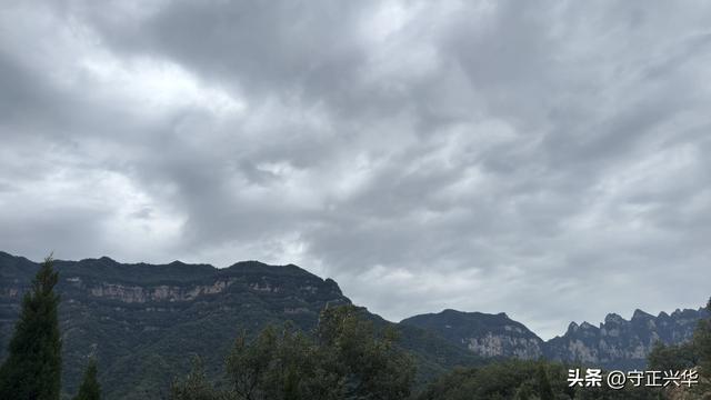 愚公故里伏始向水洪池借凉
