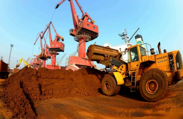 川普闯大祸,中方连发三个停止,美国国务院发火,要求中方必须暂停