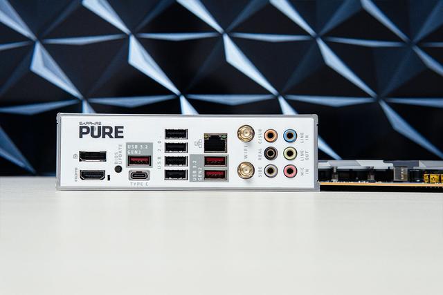 性价比白板，蓝宝石PURE极地 B850A WIFI上机测试