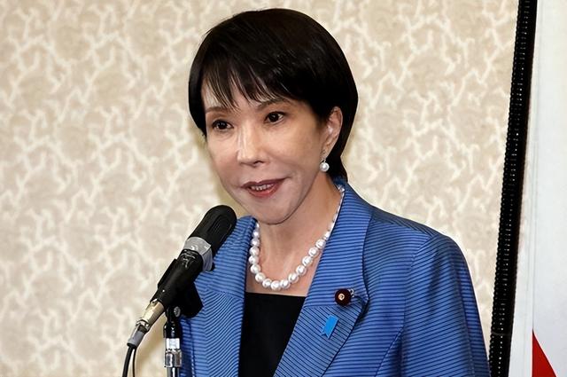 日本航母正式出港！高市早苗紧急表态后	，普京做了一个明智的决定