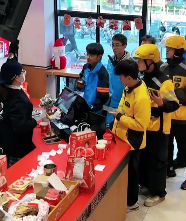 美团饿了么京东全挨骂！外卖抽成真相：10元配送费里藏着什么