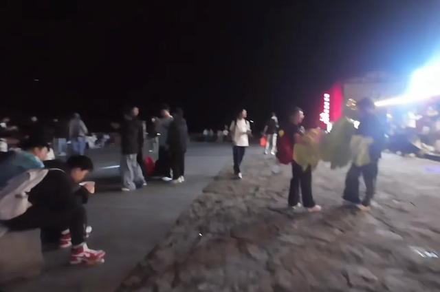 去了一趟江西武功山旅游,发了朋友圈,以为有人点赞,结果尴尬了
