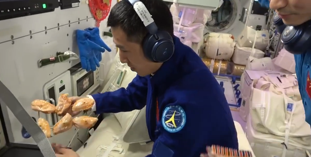 美军刚发出威胁，神舟二十号就疑遭撞击	，中国为这一天已准备多年