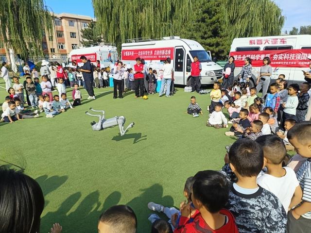 全国科普月丨达拉特旗科协开展百嘎丽“觅秋蕴”馆校结合联合活动