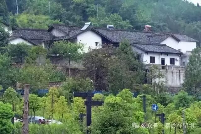 当秋雨掠过秦岭的山脊，汉中悄悄美成写意水墨画