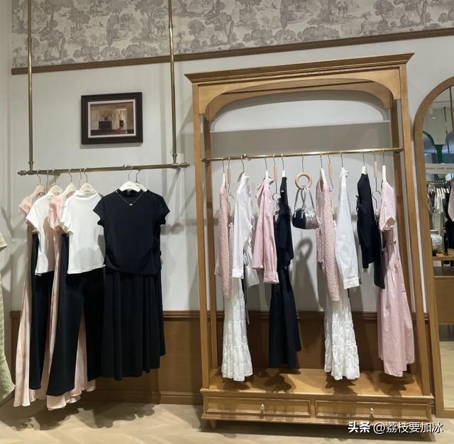 “跌下神坛”的4大服装品牌，曾红极一时，看看有你穿过的吗？