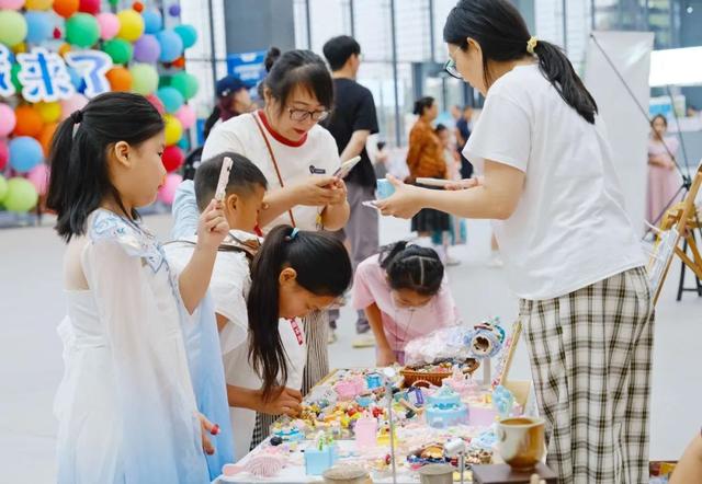 气球雨、逛大集、延时开放……日照非遗夜市2.0来了！