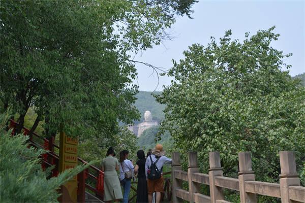 山水蒙山、 生态蒙山、 清凉蒙山、 旅游人气旺！