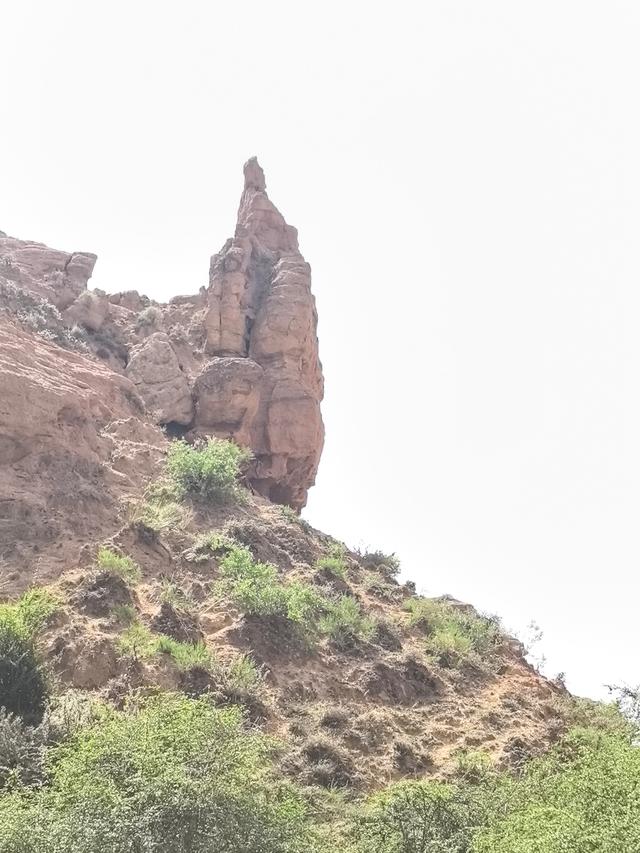 张掖平山湖大峡谷并无湖，却集丹霞雅丹峡谷地貌于一身，难得好景