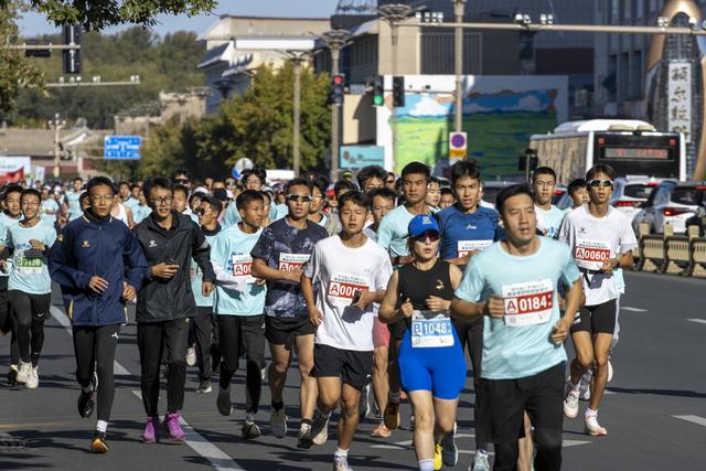 步履生花 城市漫游 这场徒步赛热烈精彩