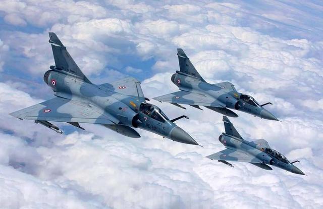 攻不了也守不住！中国空军在西藏上空，足足被印度空军欺负了40年