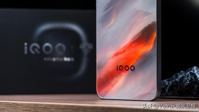 iQOO 15：以全能最强“光”，致玩家