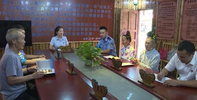 【贵警“枫”采】歌舞声奏响美丽西江 旅游警务护航平安苗寨