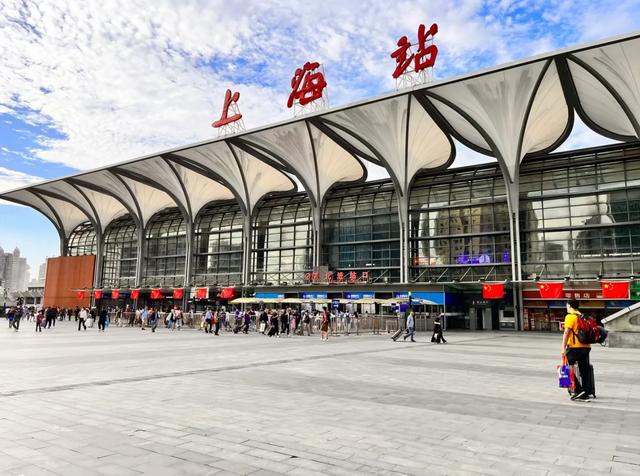 上海火车站，为什么总是让人又爱又恨？