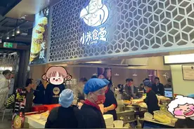 小米汽车员工晒工作餐走红，堪比五星自助餐，网友：能去蹭饭吗图片