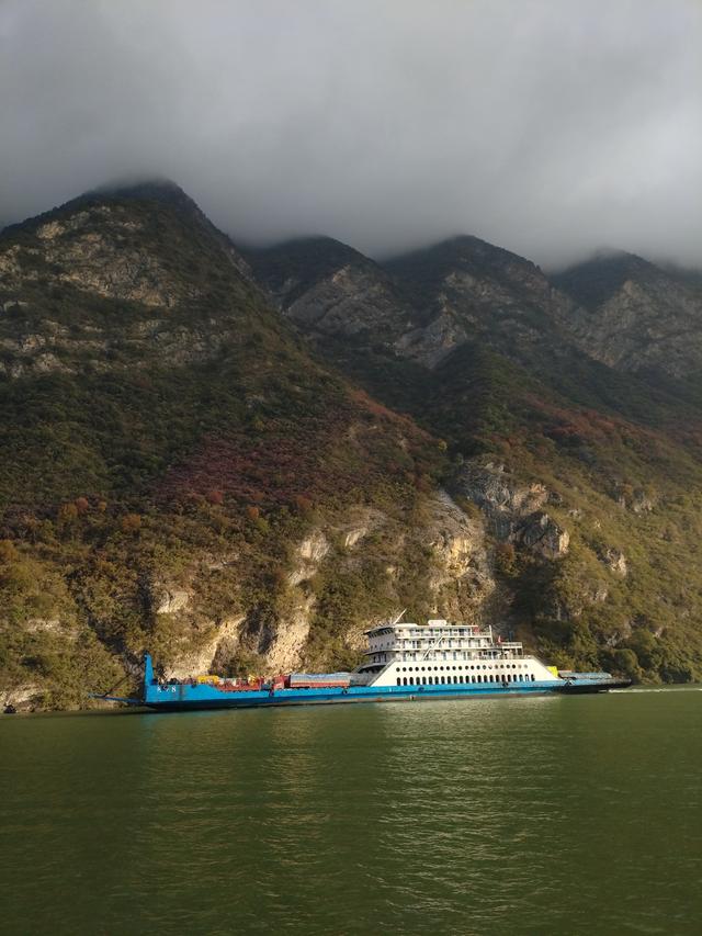鄂渝行第四天（上）：小红船换小白船，从巫山到巴东