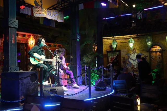 东莞有个宝藏地！下坝坊的24小时，从静谧古村到流光幻境