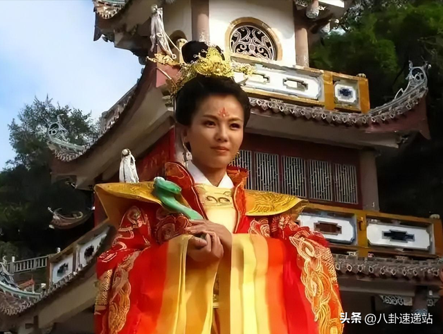 王珂没想到，那个为自己还清亿万债务的刘涛，已走上了另一条大道